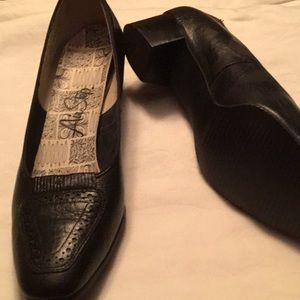 AirStep Pumps Black Leather 7.5AA EUC